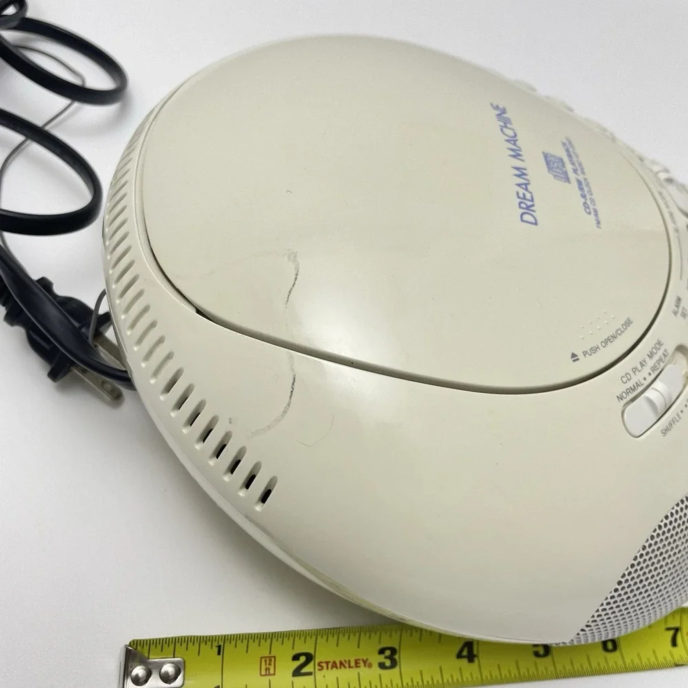 Sony White Dream Machine CD Radio Clock FOR PARTS. CD PLAYER DOES NOT WORK.